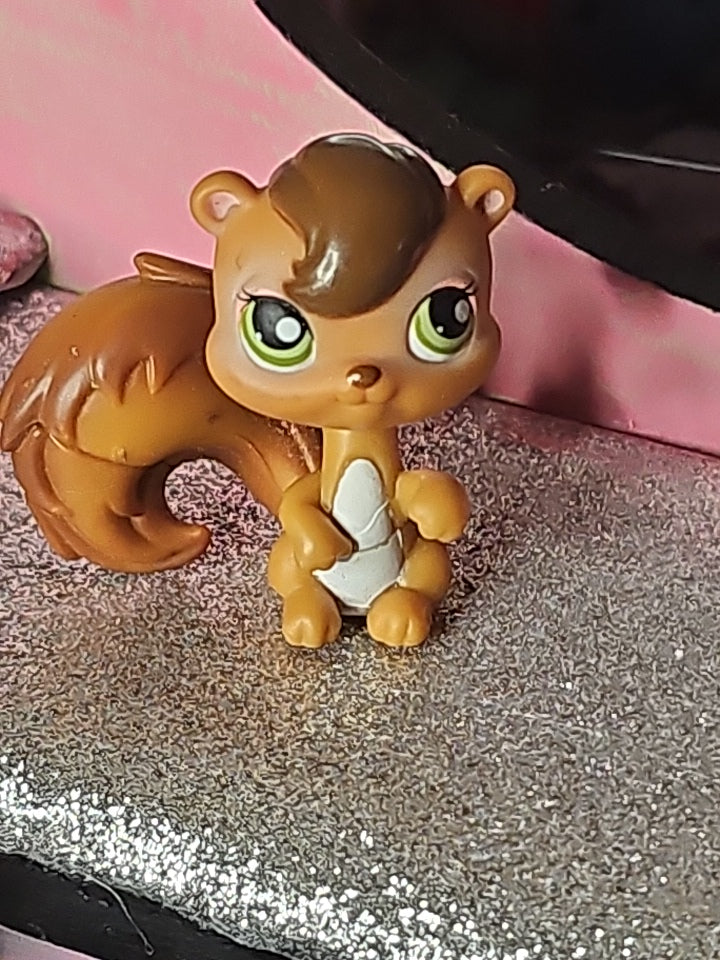 LPS #195 Authentic Squirrel Brown Hasbro Red Magnet